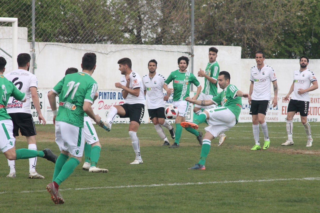 Imágenes del encuentro de la trigésimo primera jornada de Tercera División disputado en el Municipal de San roque y que acabó con 1-2 (31-03-2019)