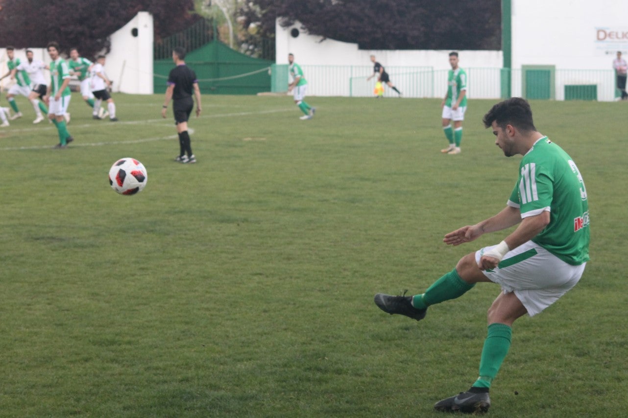 Imágenes del encuentro de la trigésimo primera jornada de Tercera División disputado en el Municipal de San roque y que acabó con 1-2 (31-03-2019)