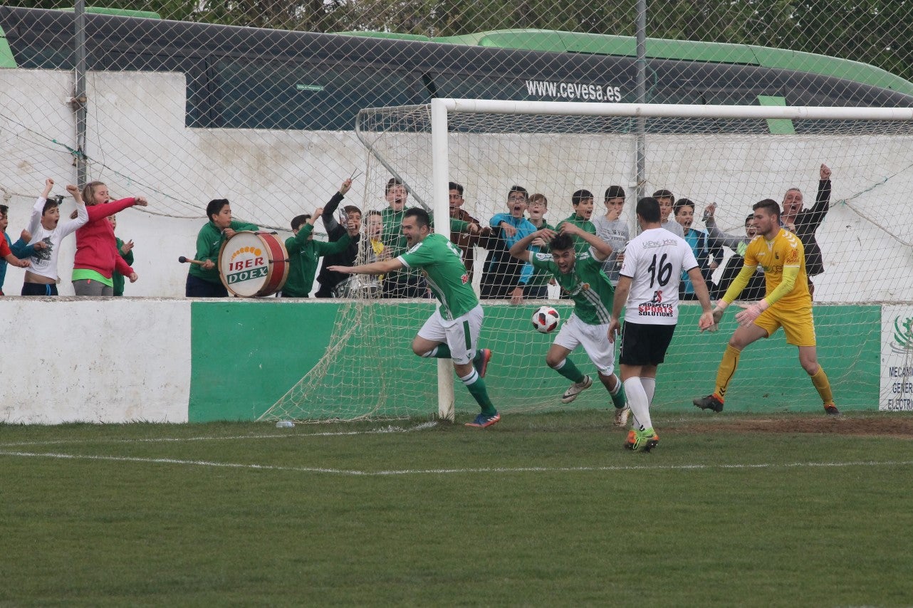 Imágenes del encuentro de la trigésimo primera jornada de Tercera División disputado en el Municipal de San roque y que acabó con 1-2 (31-03-2019)