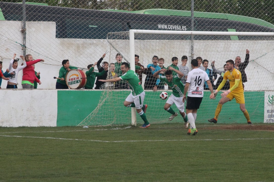 Imágenes del encuentro de la trigésimo primera jornada de Tercera División disputado en el Municipal de San roque y que acabó con 1-2 (31-03-2019)