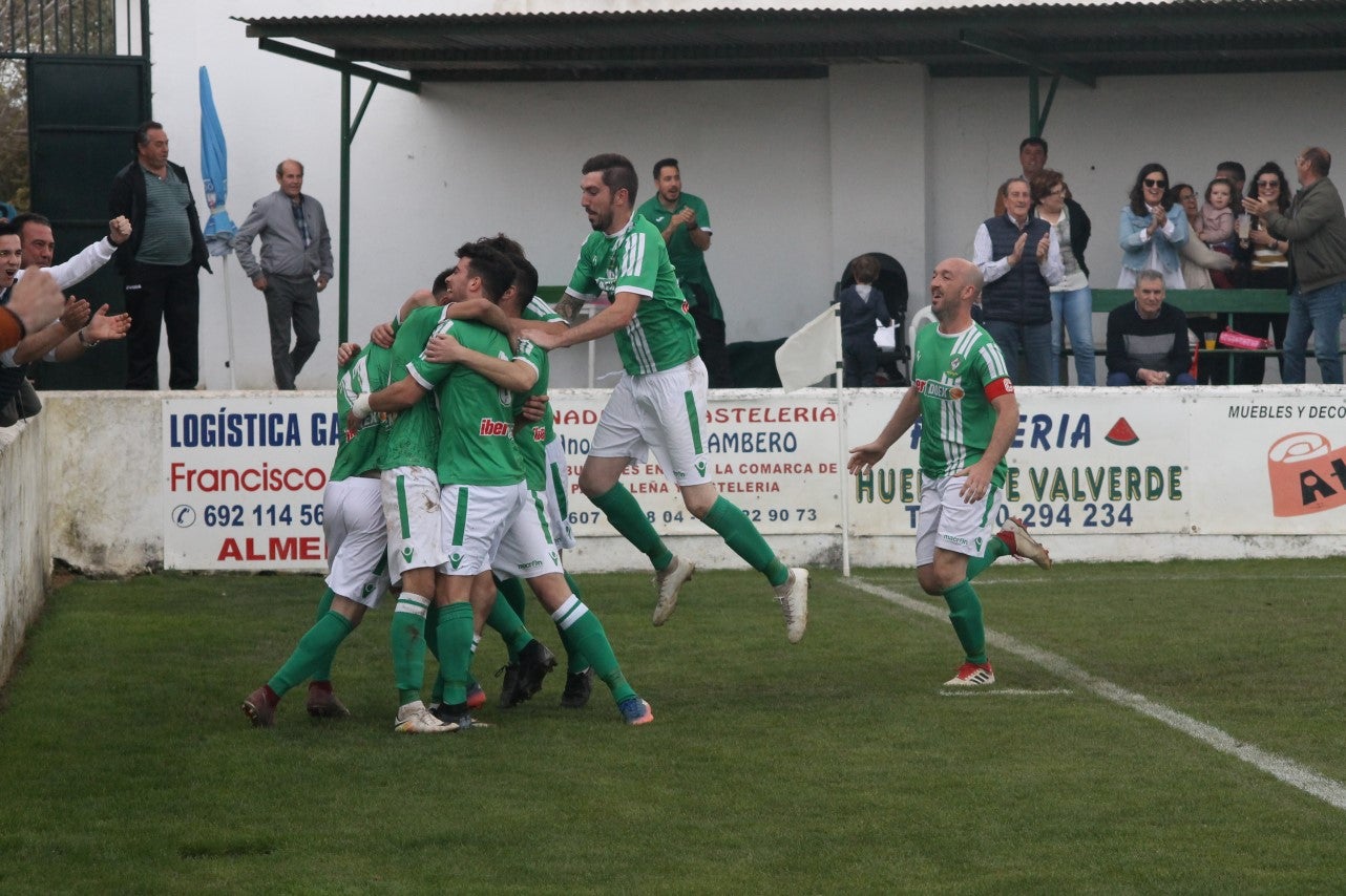 Imágenes del encuentro de la trigésimo primera jornada de Tercera División disputado en el Municipal de San roque y que acabó con 1-2 (31-03-2019)
