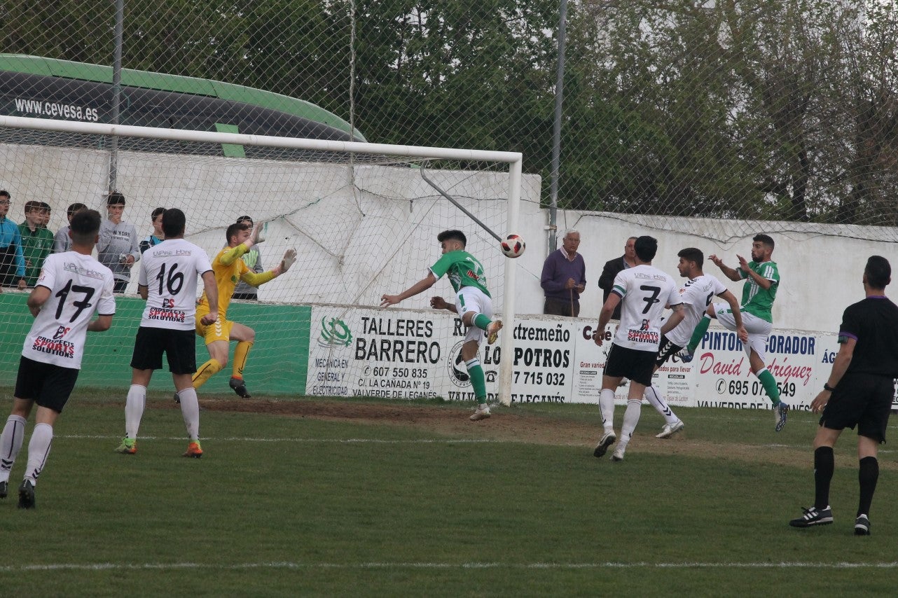 Imágenes del encuentro de la trigésimo primera jornada de Tercera División disputado en el Municipal de San roque y que acabó con 1-2 (31-03-2019)