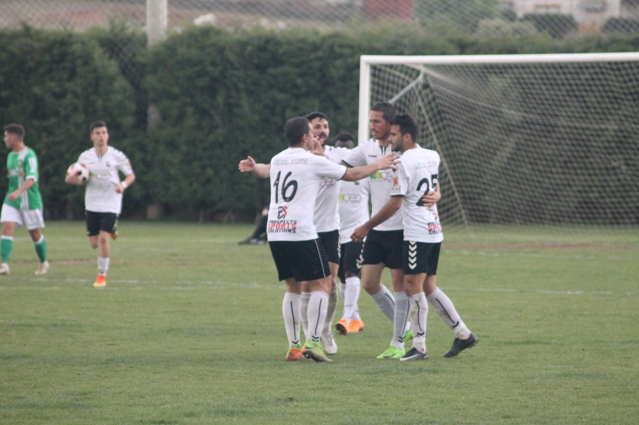 Imágenes del encuentro de la trigésimo primera jornada de Tercera División disputado en el Municipal de San roque y que acabó con 1-2 (31-03-2019)