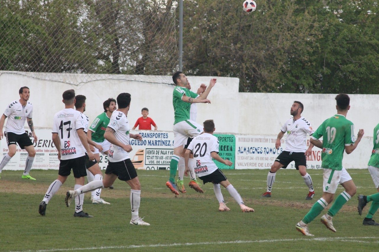 Imágenes del encuentro de la trigésimo primera jornada de Tercera División disputado en el Municipal de San roque y que acabó con 1-2 (31-03-2019)