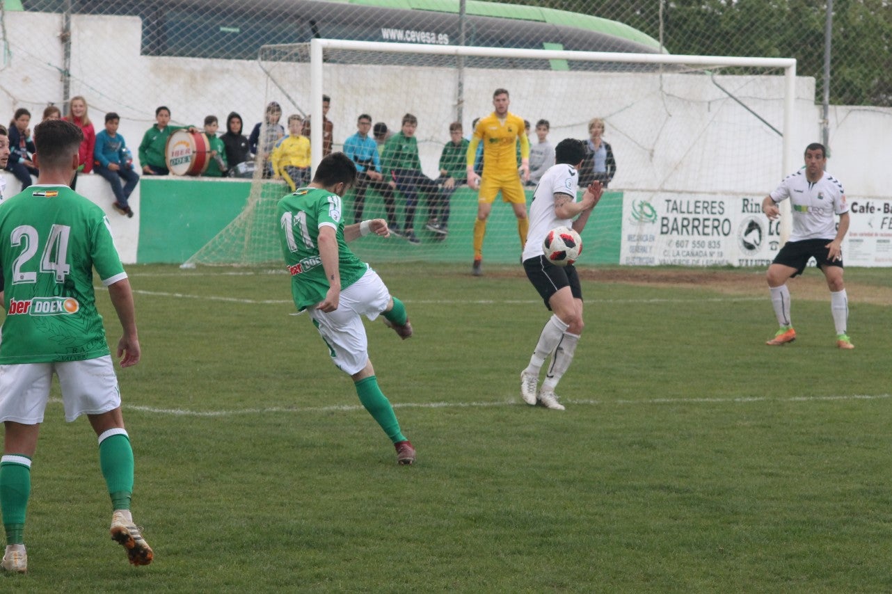 Imágenes del encuentro de la trigésimo primera jornada de Tercera División disputado en el Municipal de San roque y que acabó con 1-2 (31-03-2019)
