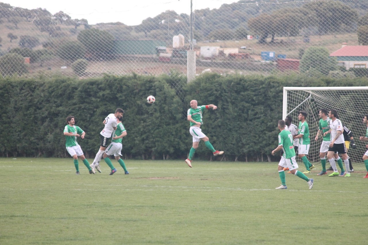 Imágenes del encuentro de la trigésimo primera jornada de Tercera División disputado en el Municipal de San roque y que acabó con 1-2 (31-03-2019)