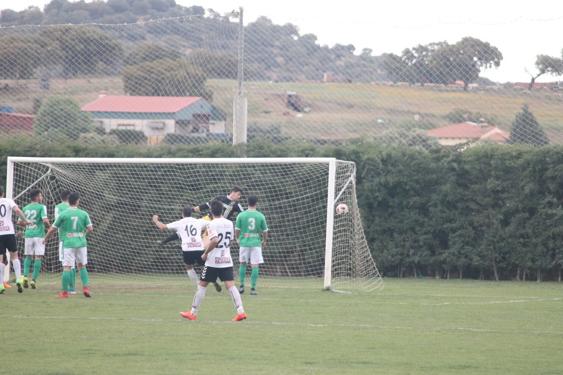Imágenes del encuentro de la trigésimo primera jornada de Tercera División disputado en el Municipal de San roque y que acabó con 1-2 (31-03-2019)