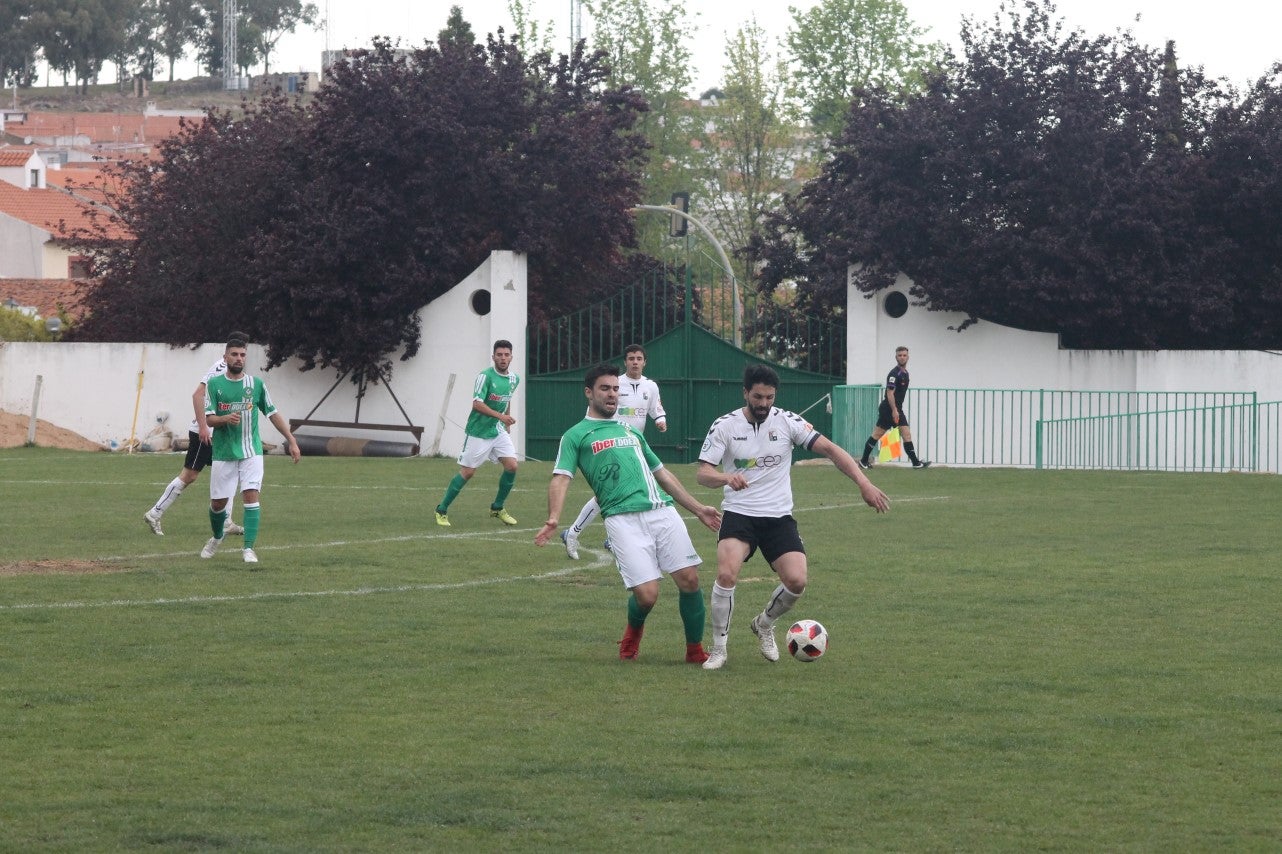 Imágenes del encuentro de la trigésimo primera jornada de Tercera División disputado en el Municipal de San roque y que acabó con 1-2 (31-03-2019)