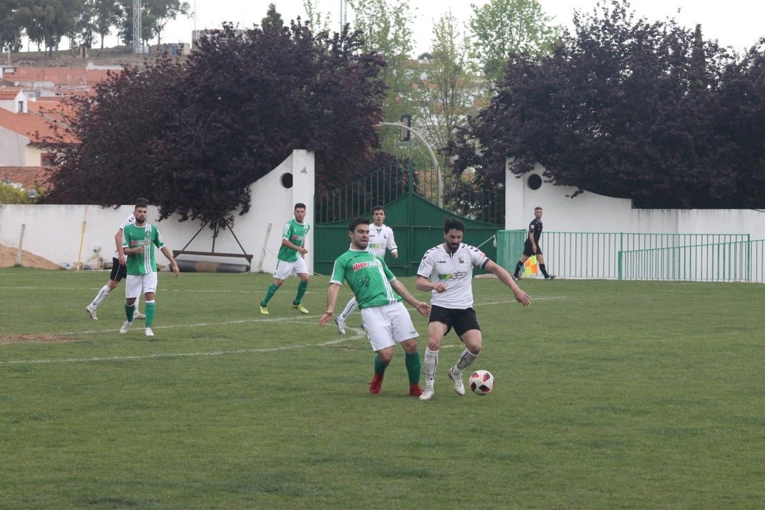 Imágenes del encuentro de la trigésimo primera jornada de Tercera División disputado en el Municipal de San roque y que acabó con 1-2 (31-03-2019)