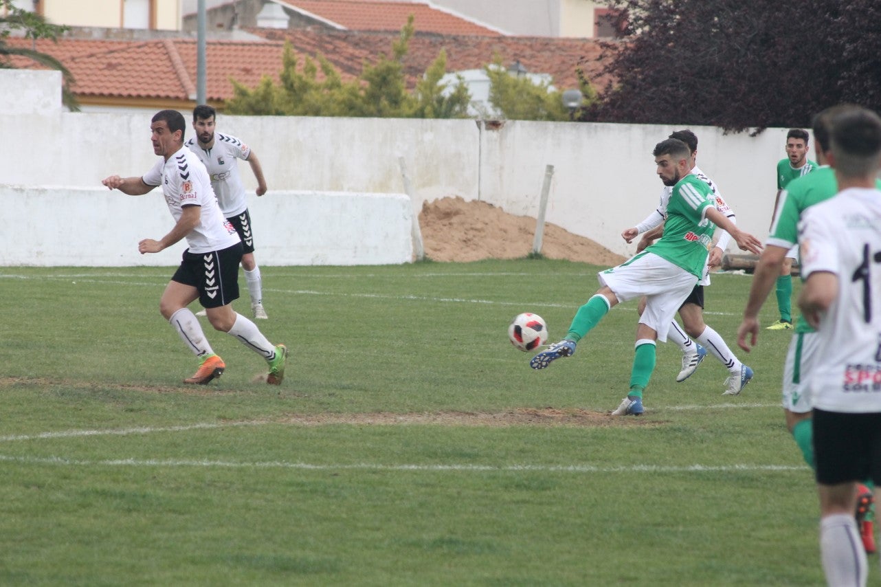 Imágenes del encuentro de la trigésimo primera jornada de Tercera División disputado en el Municipal de San roque y que acabó con 1-2 (31-03-2019)
