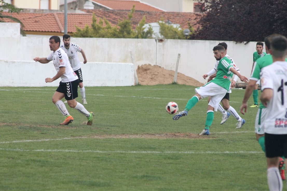 Imágenes del encuentro de la trigésimo primera jornada de Tercera División disputado en el Municipal de San roque y que acabó con 1-2 (31-03-2019)