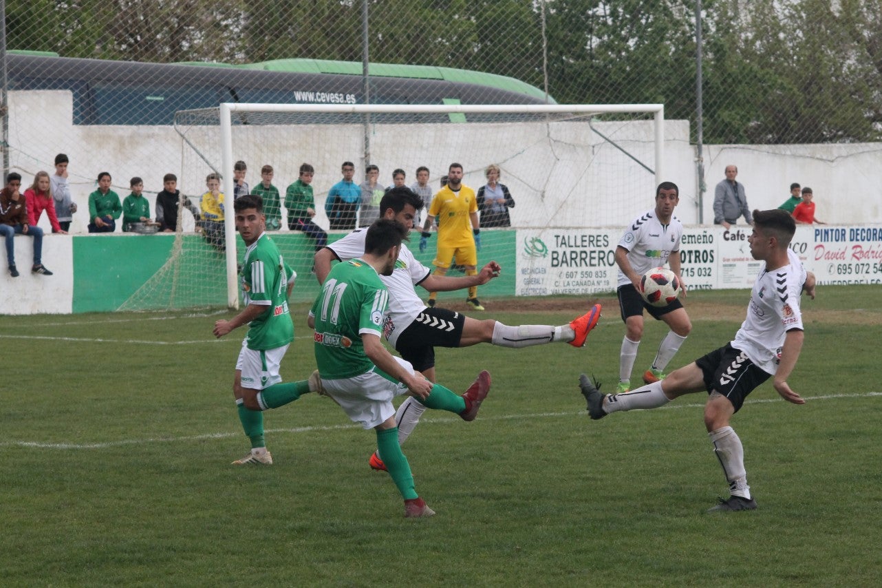 Imágenes del encuentro de la trigésimo primera jornada de Tercera División disputado en el Municipal de San roque y que acabó con 1-2 (31-03-2019)