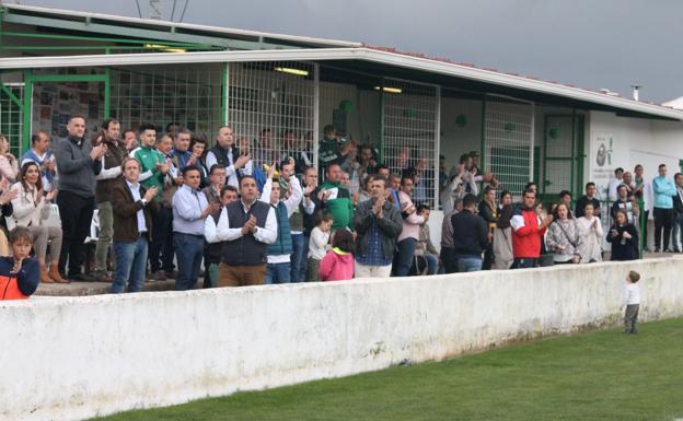 Galería. La afición valverdeña agradece el esfuerzo de sus jugadores