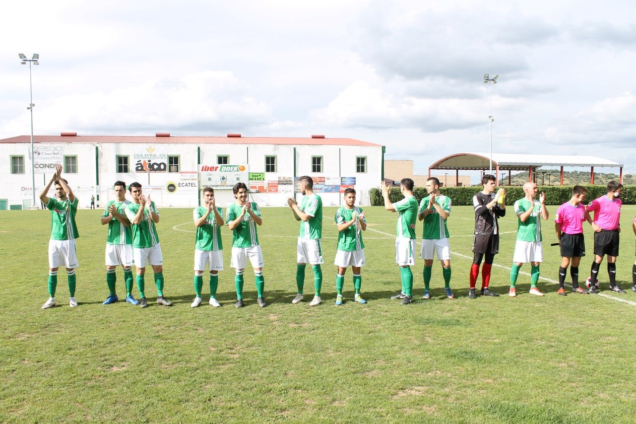 Imágenes del encuentro de la 33ª jornada de liga de la Tercera División disputado en el Municipal de San Roque y que finalizó con 2-1 (14-04-2019)