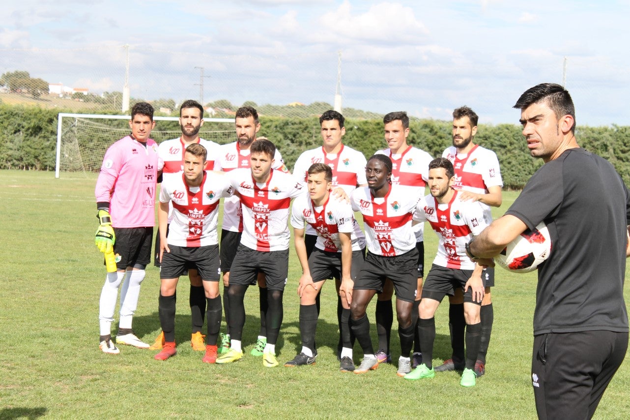 Imágenes del encuentro de la 33ª jornada de liga de la Tercera División disputado en el Municipal de San Roque y que finalizó con 2-1 (14-04-2019)