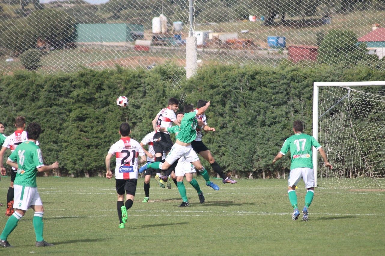 Imágenes del encuentro de la 33ª jornada de liga de la Tercera División disputado en el Municipal de San Roque y que finalizó con 2-1 (14-04-2019)