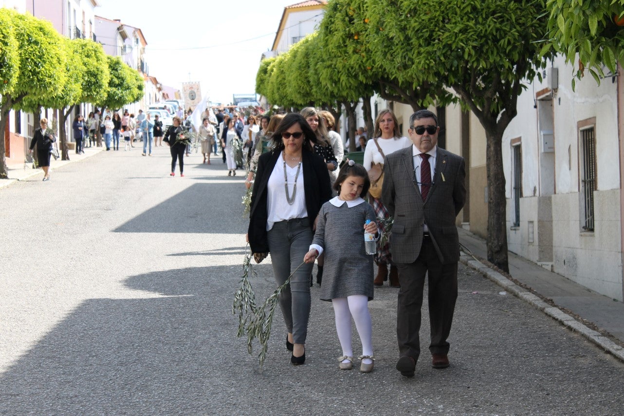 Algunas imágenes del Domingo de Ramos con la procesión de la Burrita como protagonista en el inicio de la Semana Santa en Valverde de Leganés (14-04-2019)