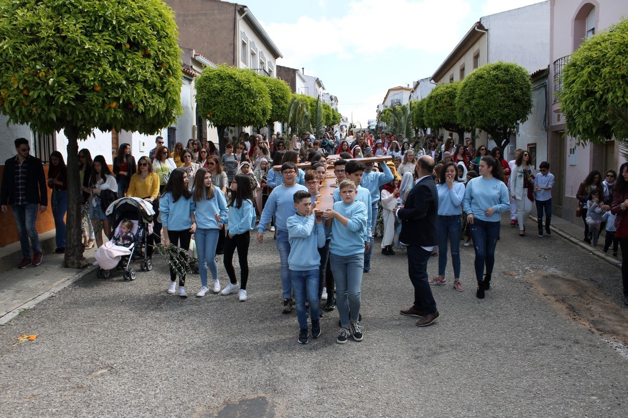 Algunas imágenes del Domingo de Ramos con la procesión de la Burrita como protagonista en el inicio de la Semana Santa en Valverde de Leganés (14-04-2019)