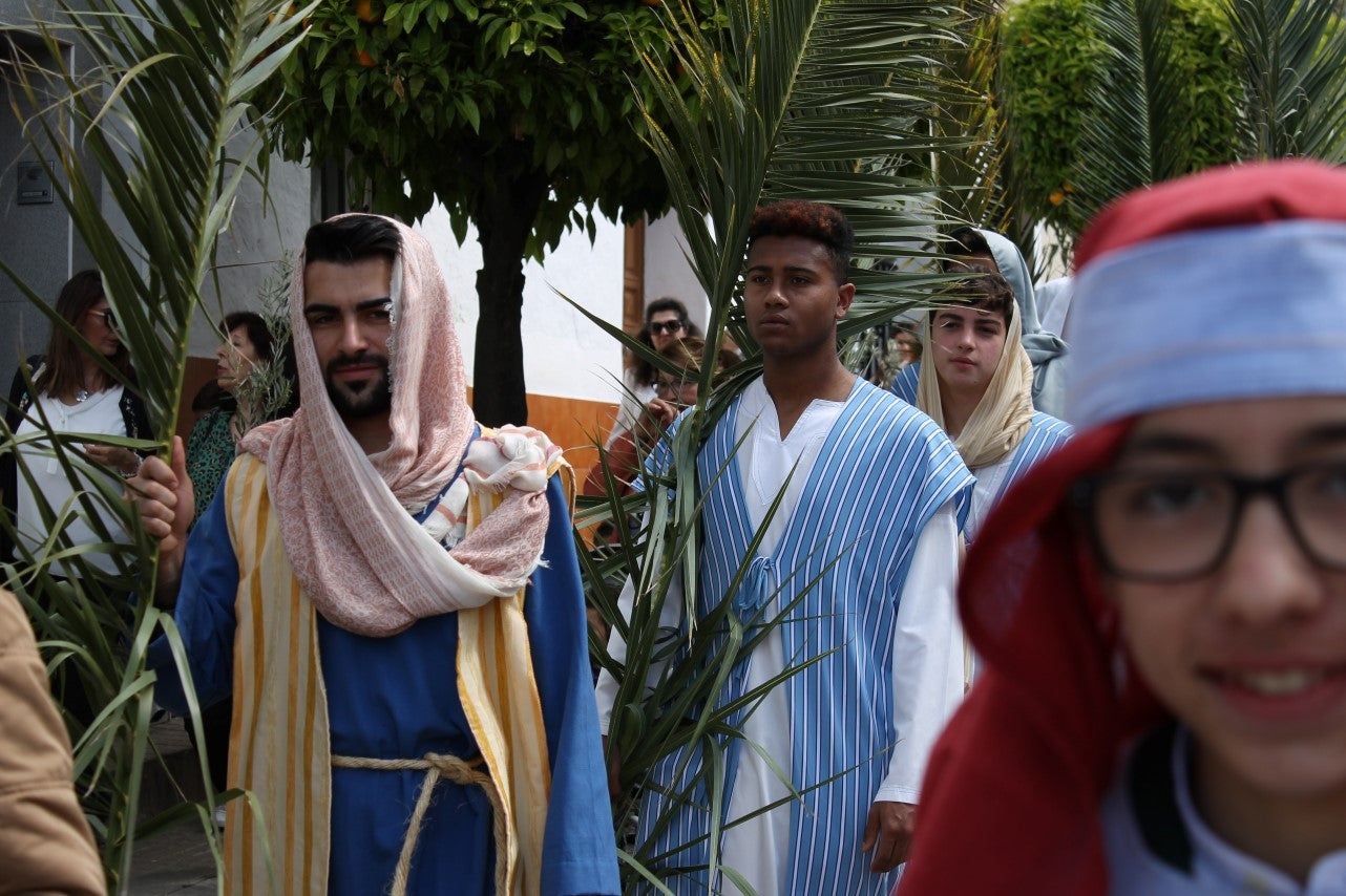 Algunas imágenes del Domingo de Ramos con la procesión de la Burrita como protagonista en el inicio de la Semana Santa en Valverde de Leganés (14-04-2019)