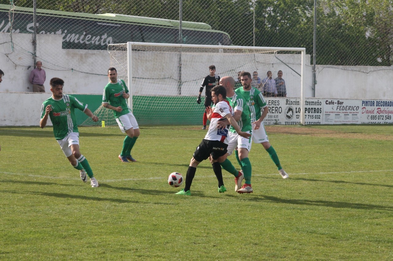 Imágenes del encuentro de la 33ª jornada de liga de la Tercera División disputado en el Municipal de San Roque y que finalizó con 2-1 (14-04-2019)