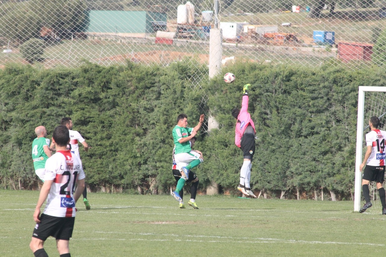 Imágenes del encuentro de la 33ª jornada de liga de la Tercera División disputado en el Municipal de San Roque y que finalizó con 2-1 (14-04-2019)