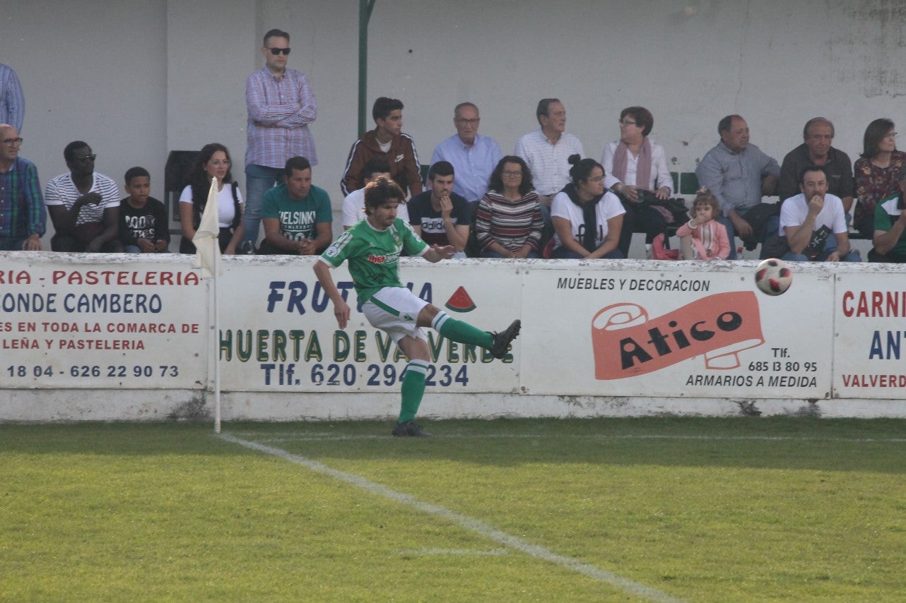 Imágenes del encuentro de la 33ª jornada de liga de la Tercera División disputado en el Municipal de San Roque y que finalizó con 2-1 (14-04-2019)