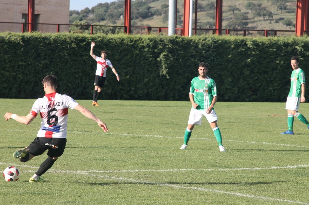 Imágenes del encuentro de la 33ª jornada de liga de la Tercera División disputado en el Municipal de San Roque y que finalizó con 2-1 (14-04-2019)