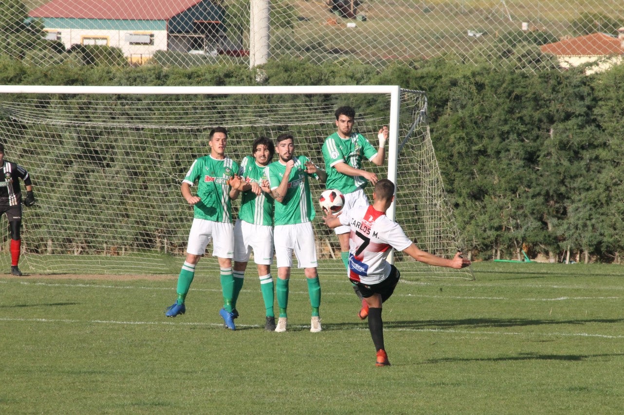 Imágenes del encuentro de la 33ª jornada de liga de la Tercera División disputado en el Municipal de San Roque y que finalizó con 2-1 (14-04-2019)