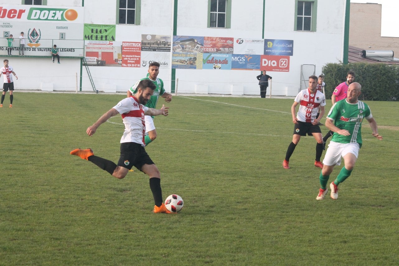 Imágenes del encuentro de la 33ª jornada de liga de la Tercera División disputado en el Municipal de San Roque y que finalizó con 2-1 (14-04-2019)