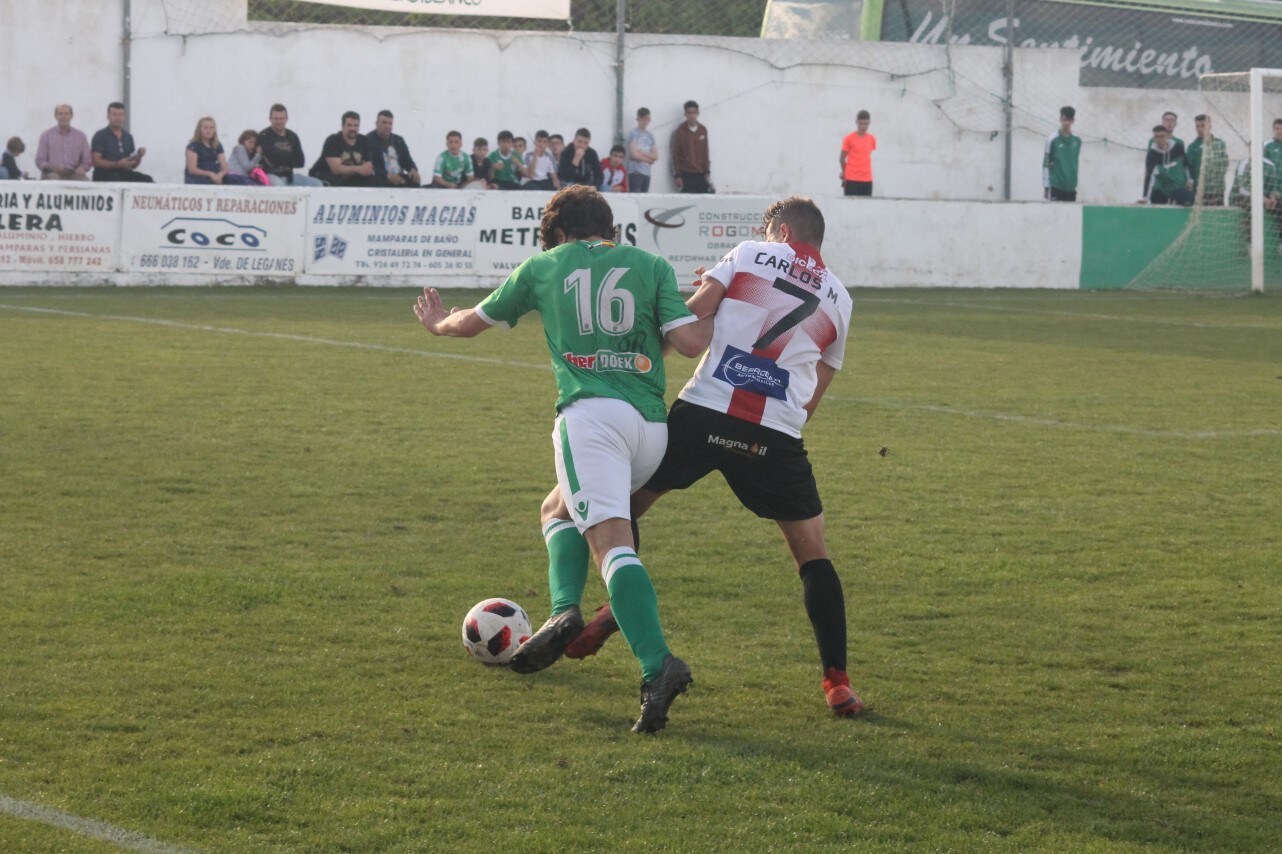 Imágenes del encuentro de la 33ª jornada de liga de la Tercera División disputado en el Municipal de San Roque y que finalizó con 2-1 (14-04-2019)