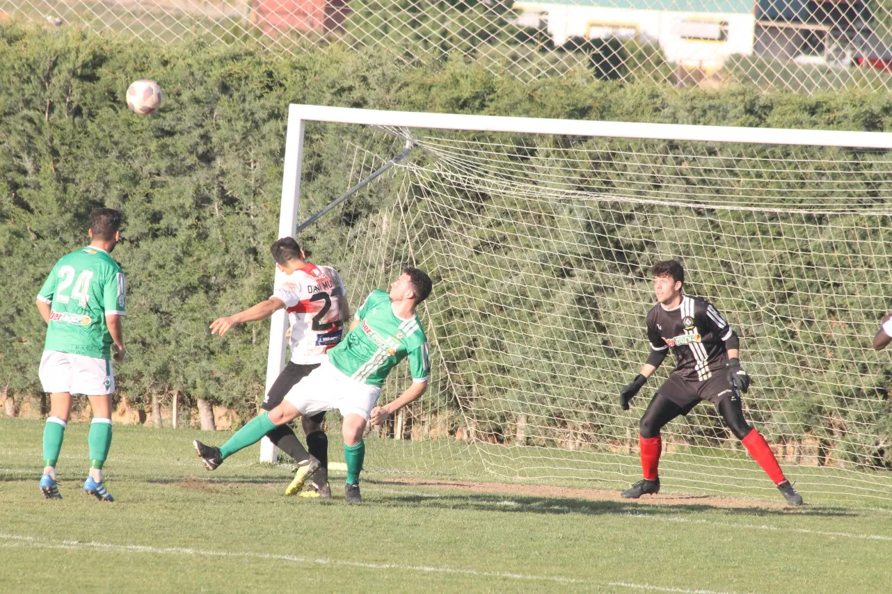 Imágenes del encuentro de la 33ª jornada de liga de la Tercera División disputado en el Municipal de San Roque y que finalizó con 2-1 (14-04-2019)