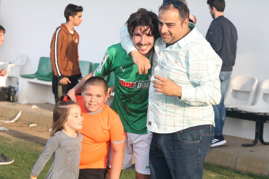 Imágenes del encuentro de la 33ª jornada de liga de la Tercera División disputado en el Municipal de San Roque y que finalizó con 2-1 (14-04-2019)