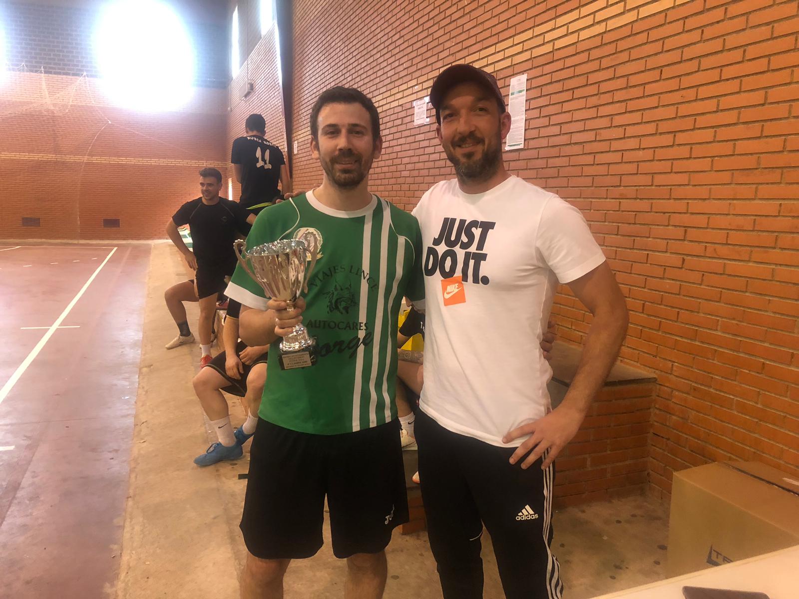 Algunas imágenes de la clausura y la entrega de trofeos de la liga de fútbol sala (13-04-2019)