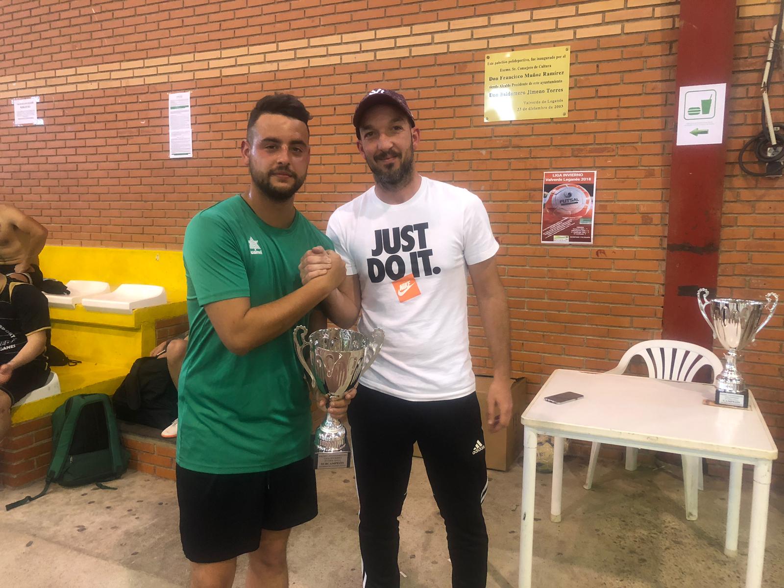 Algunas imágenes de la clausura y la entrega de trofeos de la liga de fútbol sala (13-04-2019)
