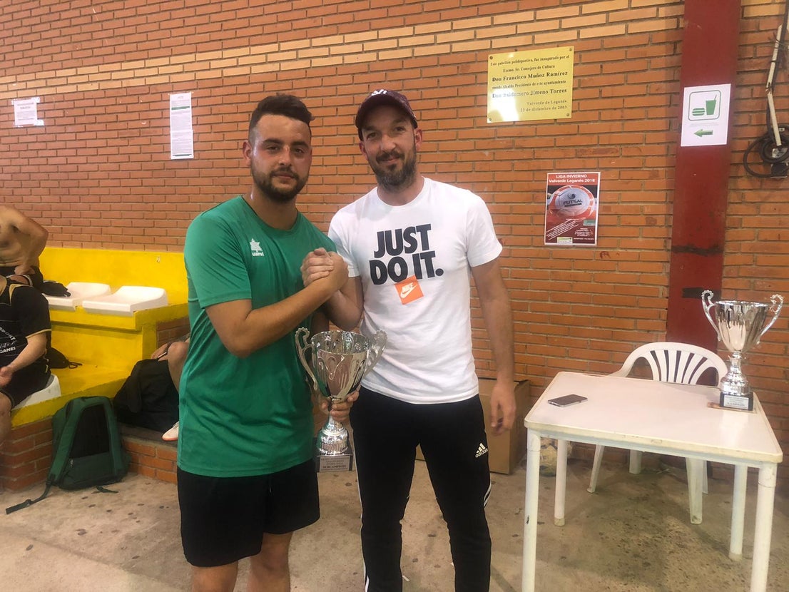 Algunas imágenes de la clausura y la entrega de trofeos de la liga de fútbol sala (13-04-2019)