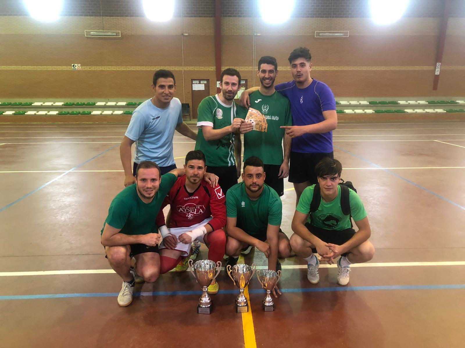 Algunas imágenes de la clausura y la entrega de trofeos de la liga de fútbol sala (13-04-2019)