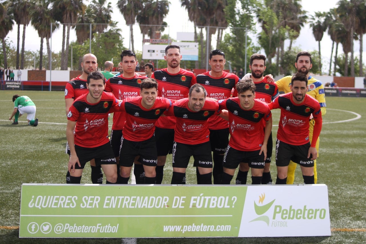 Algunas imágenes del encuentro de la 34ª jornada de Tercera División disputado en Montijo, y que finalizó con empate a uno (18-04-2019)