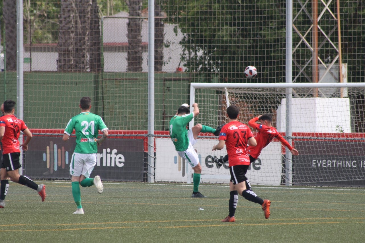 Algunas imágenes del encuentro de la 34ª jornada de Tercera División disputado en Montijo, y que finalizó con empate a uno (18-04-2019)