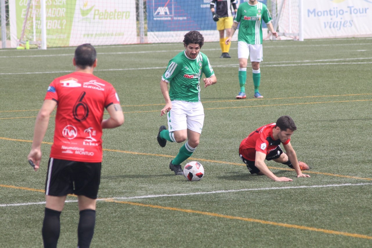 Algunas imágenes del encuentro de la 34ª jornada de Tercera División disputado en Montijo, y que finalizó con empate a uno (18-04-2019)