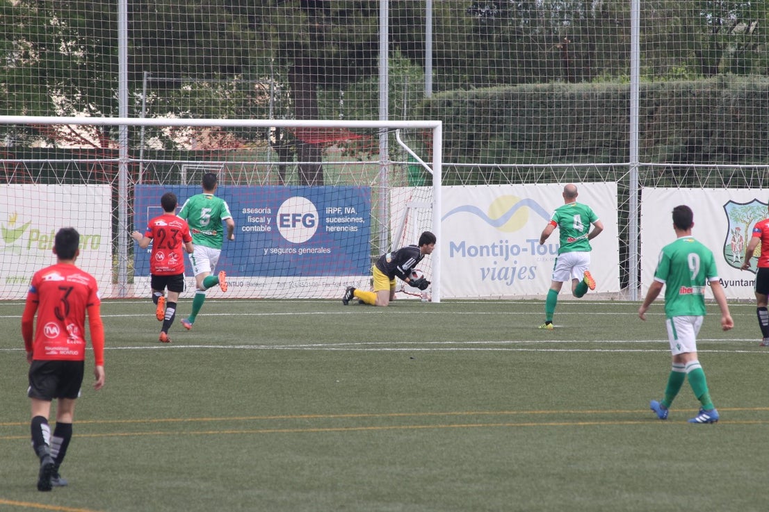Algunas imágenes del encuentro de la 34ª jornada de Tercera División disputado en Montijo, y que finalizó con empate a uno (18-04-2019)