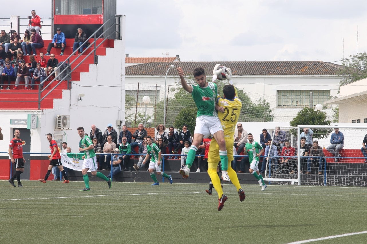 Algunas imágenes del encuentro de la 34ª jornada de Tercera División disputado en Montijo, y que finalizó con empate a uno (18-04-2019)