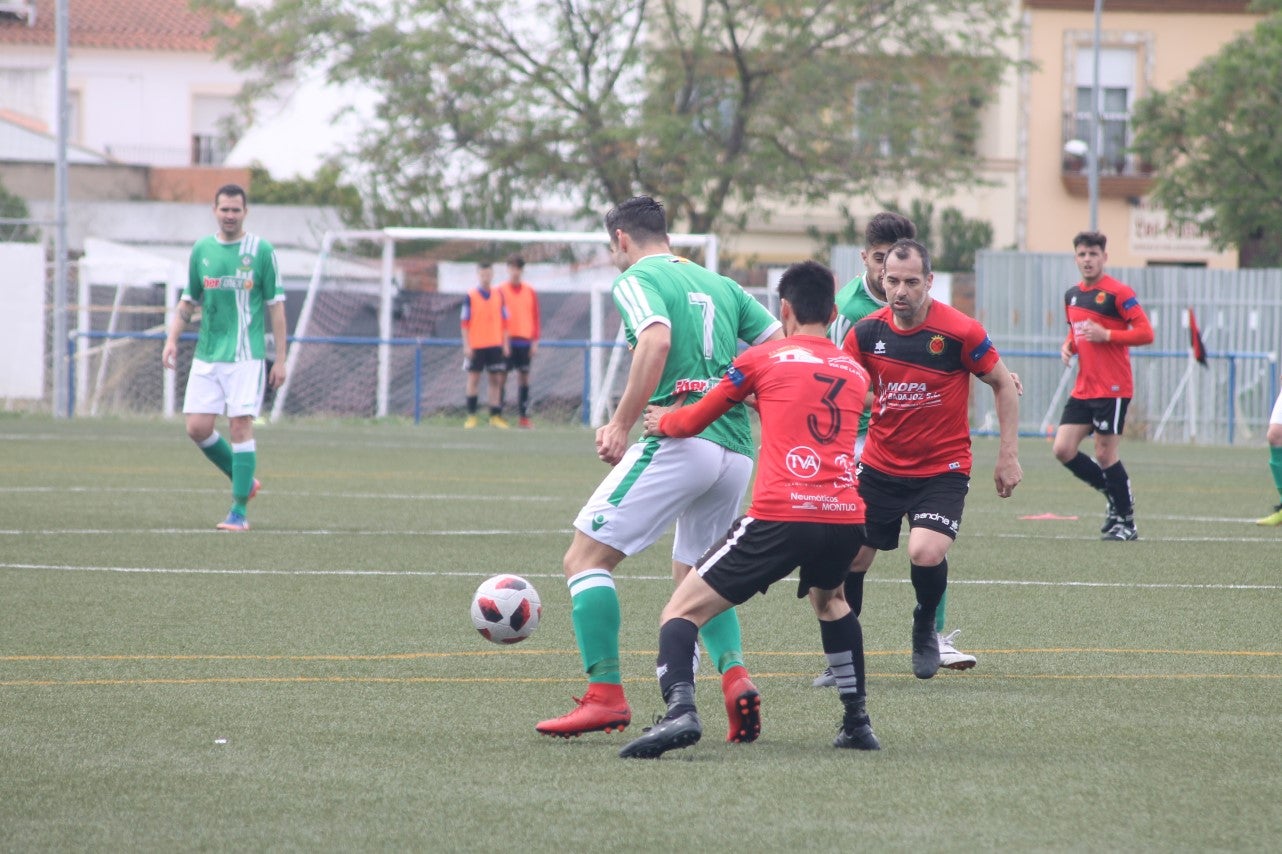 Algunas imágenes del encuentro de la 34ª jornada de Tercera División disputado en Montijo, y que finalizó con empate a uno (18-04-2019)
