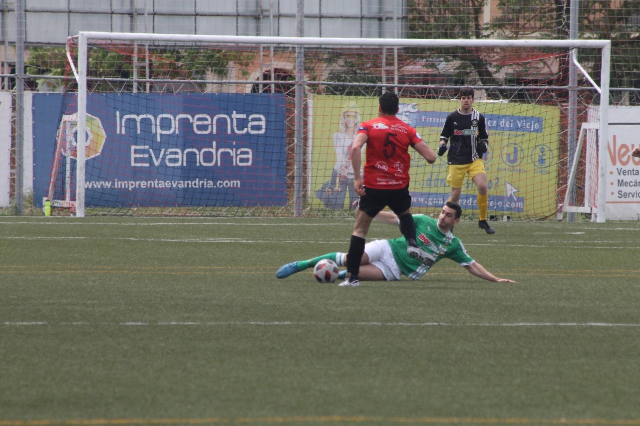 Algunas imágenes del encuentro de la 34ª jornada de Tercera División disputado en Montijo, y que finalizó con empate a uno (18-04-2019)
