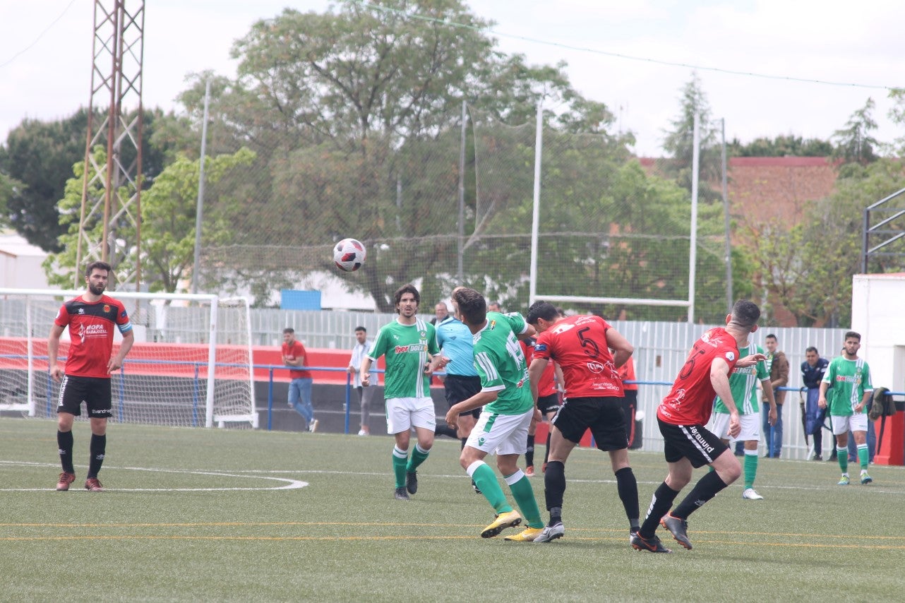 Algunas imágenes del encuentro de la 34ª jornada de Tercera División disputado en Montijo, y que finalizó con empate a uno (18-04-2019)