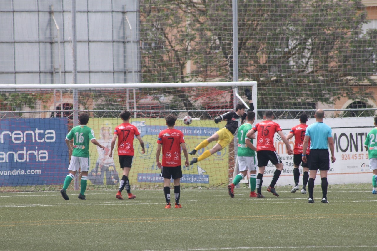 Algunas imágenes del encuentro de la 34ª jornada de Tercera División disputado en Montijo, y que finalizó con empate a uno (18-04-2019)