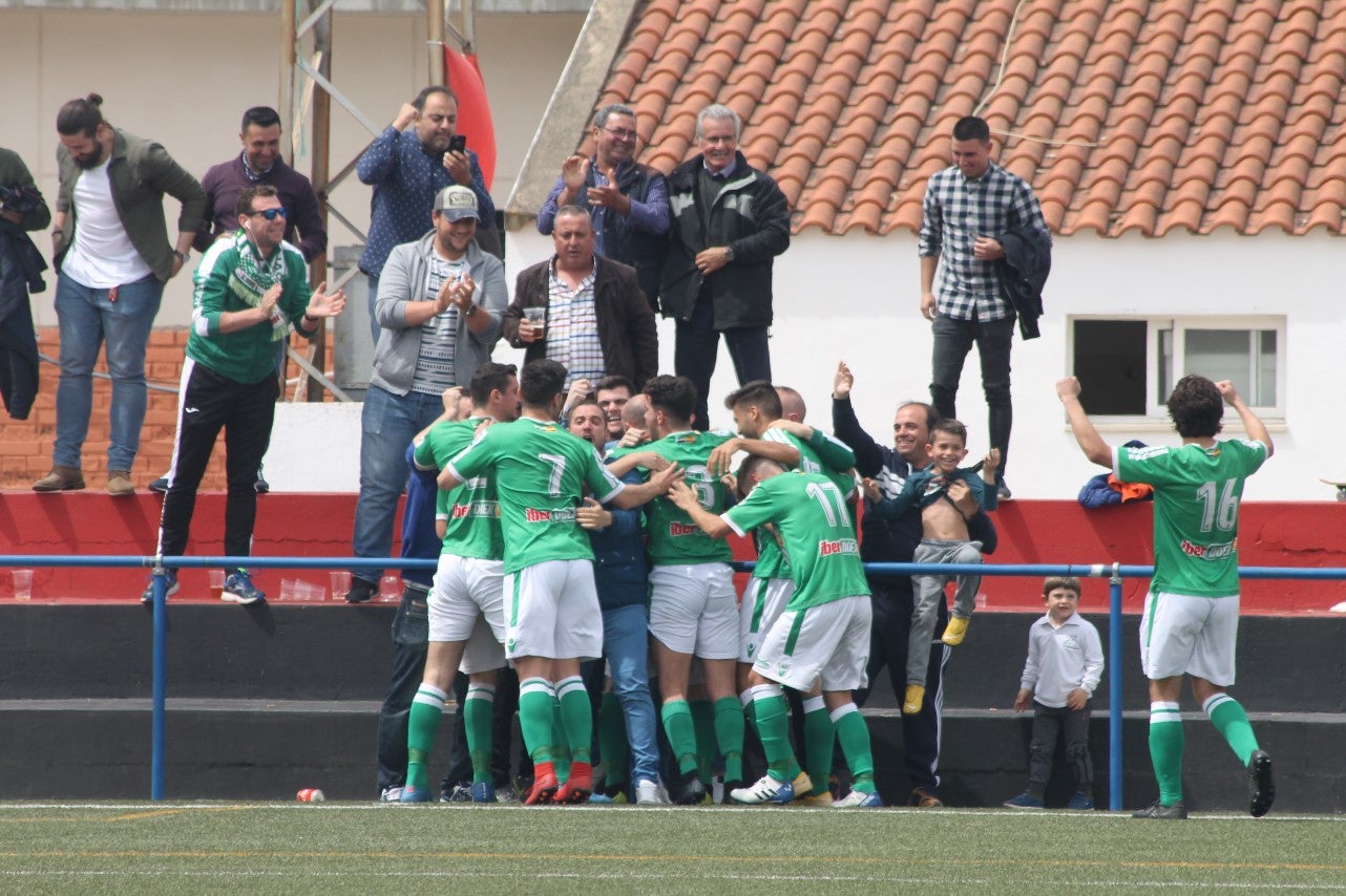 Algunas imágenes del encuentro de la 34ª jornada de Tercera División disputado en Montijo, y que finalizó con empate a uno (18-04-2019)