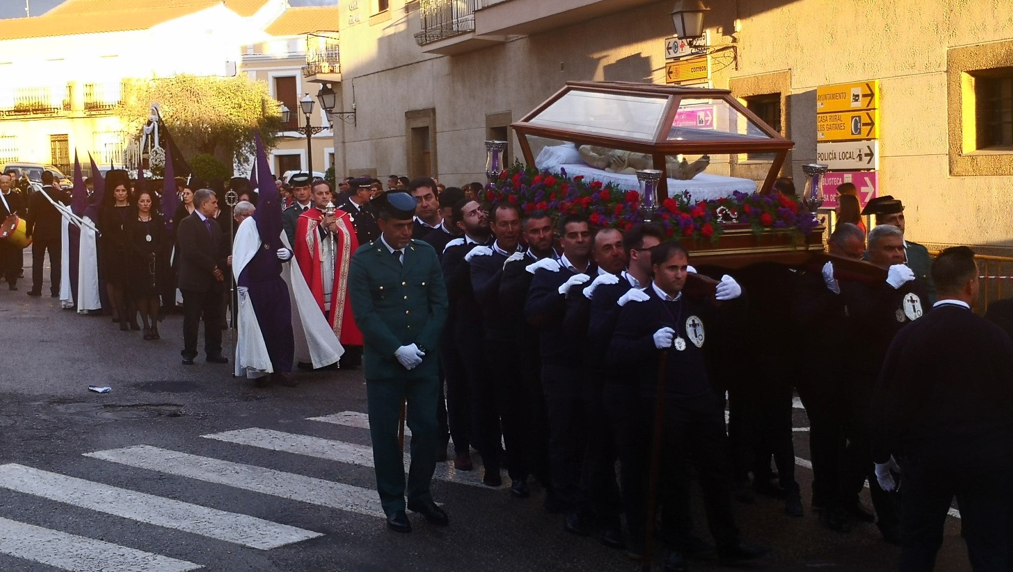Algunas imágenes de la Procesión del Santo Entierro celebrada el Viernes Santo (19-04-2019)