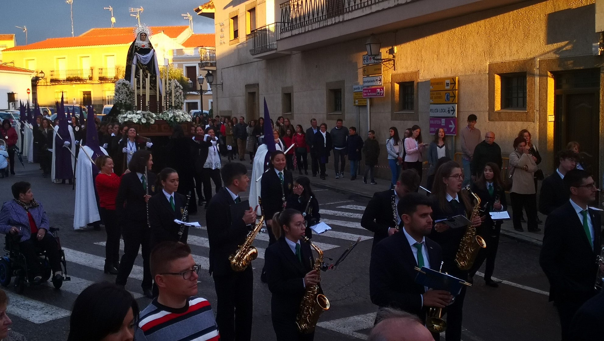 Algunas imágenes de la Procesión del Santo Entierro celebrada el Viernes Santo (19-04-2019)
