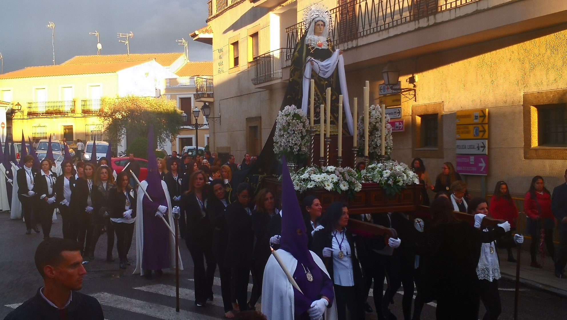 Algunas imágenes de la Procesión del Santo Entierro celebrada el Viernes Santo (19-04-2019)