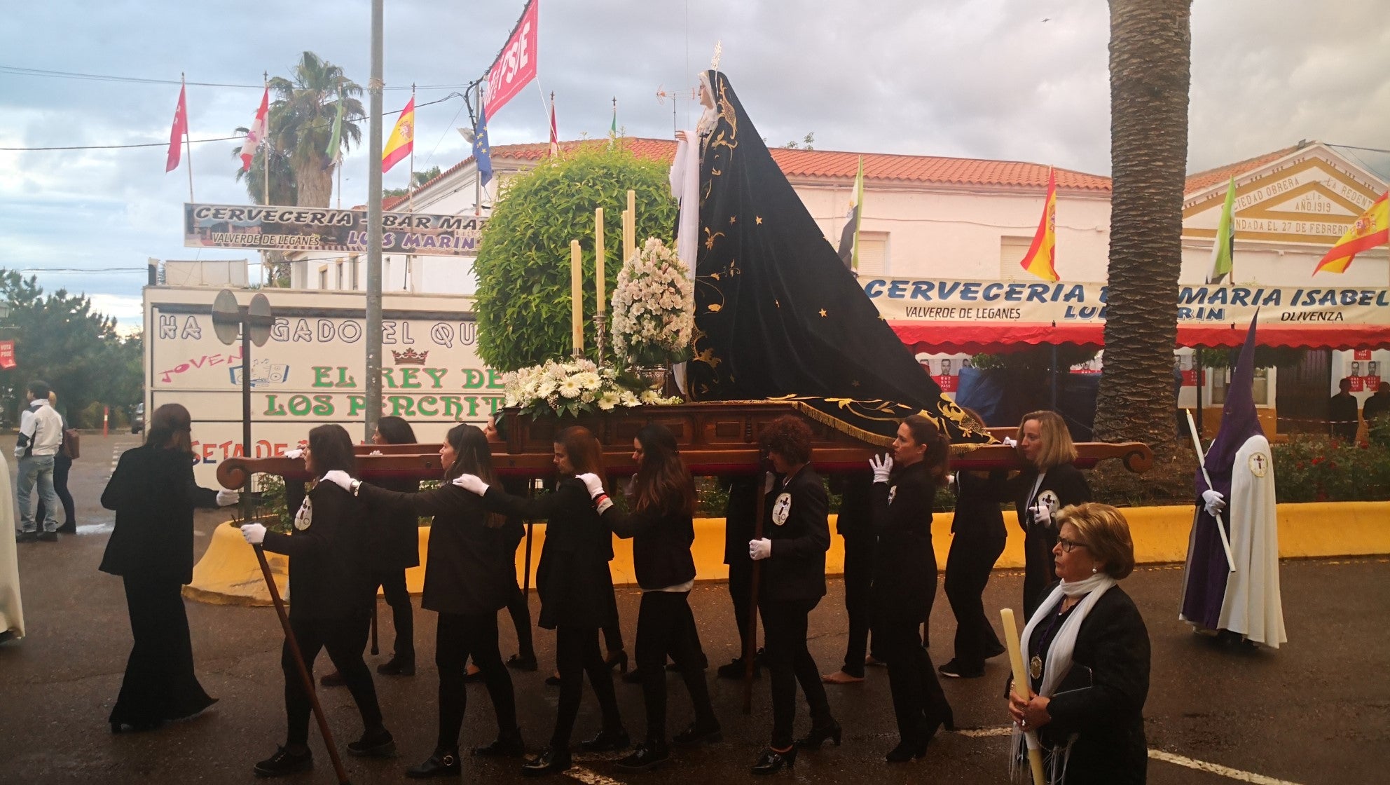 Algunas imágenes de la Procesión del Santo Entierro celebrada el Viernes Santo (19-04-2019)